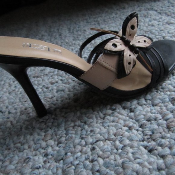 Andrew Stevens Studio Butterfly Heeled Sandal - Picture 7 of 10